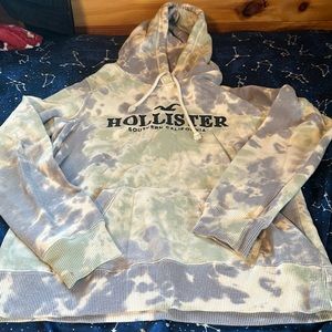 Small Hollister hoodie, very warm and comfortable.
